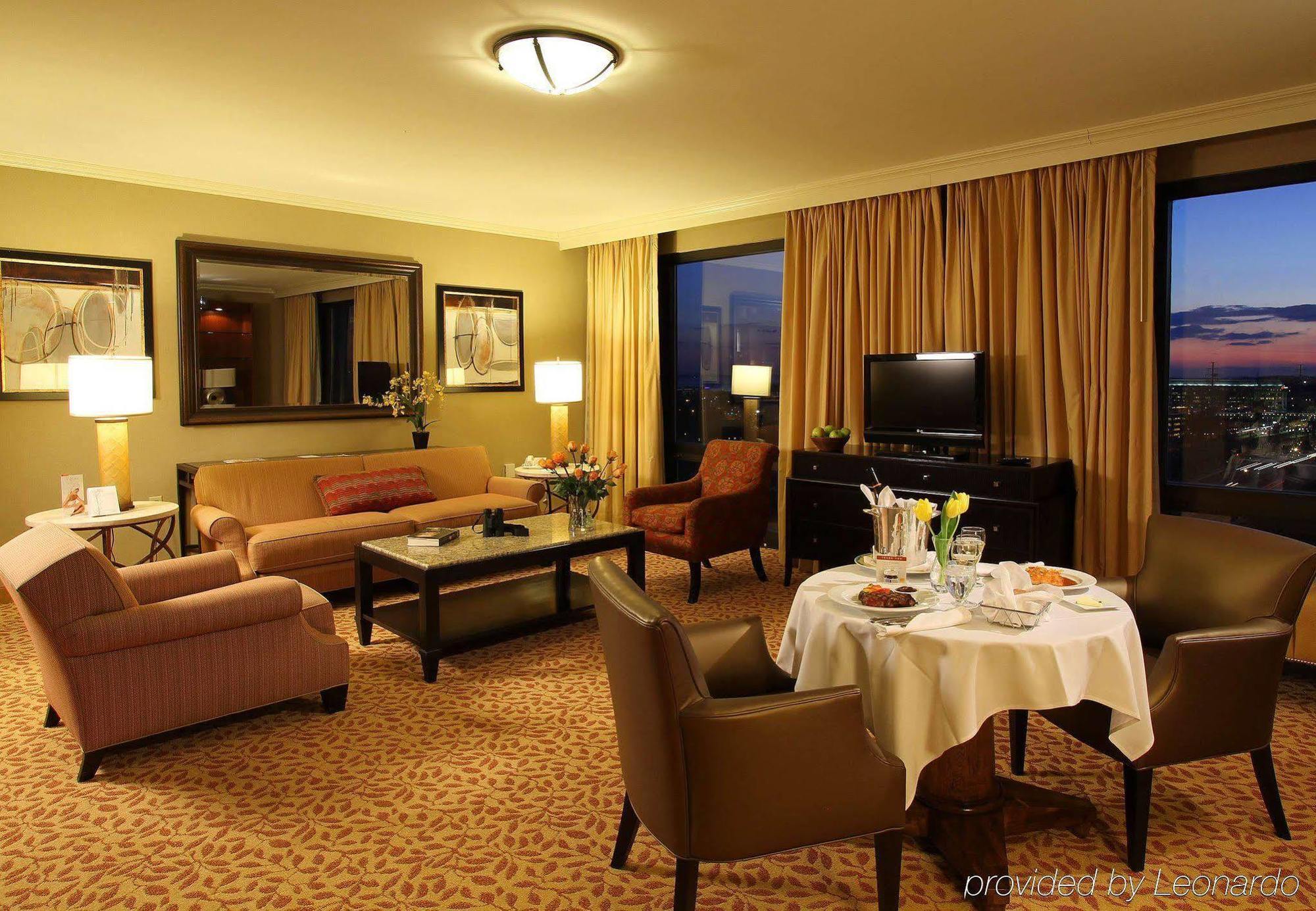 Stamford Marriott Hotel & Spa Esterno foto